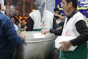 عشق رضوی در مرز چذابه؛ خدمت بی&zwnj;وقفه خادمیاران اهواز به زائران اربعین/ گزارش تصویری