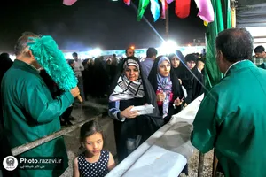 موکب کفشداران افتخاری حرم مطهر رضوی در شب عید غدیر