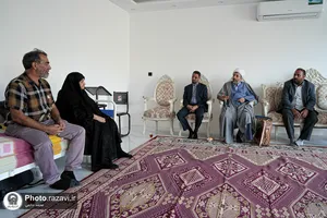 دیدار مدیر پشتیبانی آستان قدس رضوی با خانواده شهید احمد صفرزاده