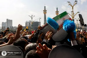 مراسم وداع با پیکر شهید نیلفروشان در حرم مطهر رضوی