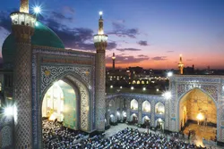 اقامه نماز قضا به‌صورت جماعت در شب‌های قدر در حرم مطهر رضوی
