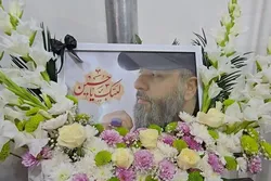 «صاحبِ پرچم آمده بود»؛ اشک‌های خدام حرم رضوی در خانه شهید انتظاری جاری شد