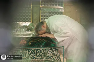تصاویری از آیت الله شهید سید ابراهیم رئیسی در مراسم غبارروبی حرم مطهر رضوی