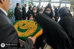 استقبال از زائرین بارگاه منور رضوی در ایستگاه راه&zwnj;آهن مشهد