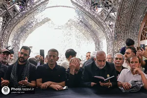 حضور مردم عزادار بر مزار مطهر رهبر شهید انقلاب اسلامی