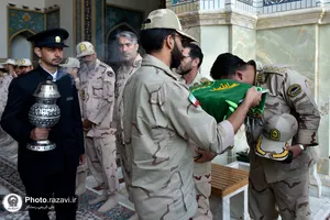 اهدا پرچم متبرک حرم امام حسین(علیه&zwnj;السلام) به حرم مطهر رضوی