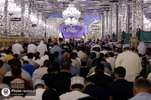 قرائت دعای عرفه ویژه زائران غیر ایرانی در حرم مطهر رضوی