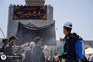 گلاب پاشی و عطر افشانی حرم مطهر رضوی