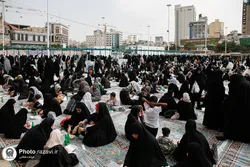 برپایی سفره پدری در حرم امام رضا(ع) به مناسبت عیدغدیر