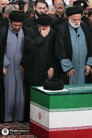اقامه نماز بر پیکر مطهر رهبر شهید انقلاب در حرم مطهر رضوی-۱