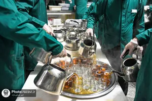 پذیرایی از زائران بارگاه منور رضوی در چایخانه حرم مطهر