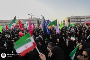 تجمع دختران انقلابی مشهد در عرصه میدان شهدا