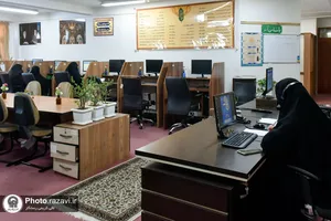 پاسخگویی تلفنی مدیر مرکز امور بانوان و خانواده به مخاطبان سامانه ١٣٨