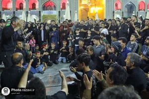 حال و هوای عزاداران حسینی در حرم مطهر رضوی