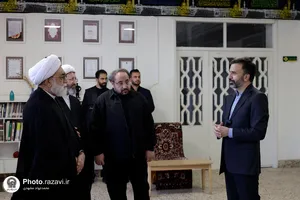 بازدید تولیت آستان قدس رضوی از روند بافت فرش&zwnj;های رواق امیرالمؤمنین علیه&zwnj;السلام
