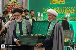 آیین تعویض پوش ضریح مطهر رضوی در روز میلاد امام رضا(علیه&zwnj;السلام)