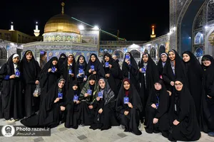 ورود معتکفین دختر نوجوان به حرم مطهر رضوی