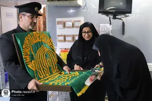 عیادت خادمان بارگاه منور رضوی از مصدومان حادثه بندر شهید رجایی
