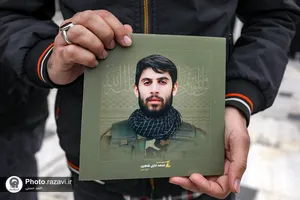 حضور شرکت کنندگان رویداد هنری &laquo;پرچم بر زمین نمی&zwnj;افتد&raquo; در صحن قدس