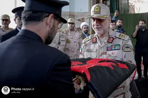 اهدا پرچم حرم مطهر امام حسین علیه السلام به آستان قدس رضوی