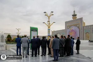 تشرف معاونین توسعه مدیریت و منابع استانداری&zwnj;های کشور به حرم مطهر رضوی