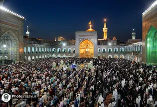 عکس با کیفیت : نماز جماعت در صحن آزادی حرم مطهر رضوی