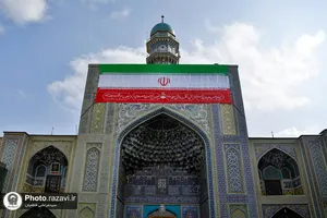 نصب پرچم ایران در حرم امام رضا(علیه&zwnj;السلام)