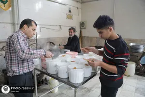 توزیع غذا بین نیازمندان حاشیه شهر مشهد
