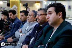 اهدای مدال سپیده بابایی به آستان قدس رضوی