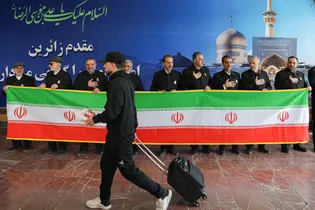 استقبال از زائرین بارگاه منور رضوی در ایستگاه راه آهن مشهد