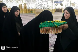 اهدای نشان خادمیاران خواهر رواق کودک