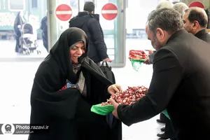 استقبال از زائرین بارگاه منور رضوی در راه آهن مشهد