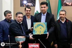 اهدای 4 جام هندبالیست&zwnj;های ایران به موزه آستان قدس رضوی