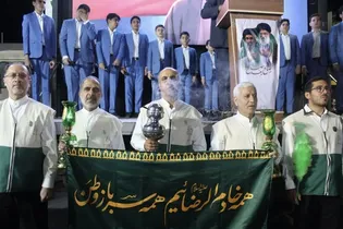 اهتزاز پرچم «یا علی بن موسی‌الرضا(ع)» در سمنان همزمان با آغاز برنامه‌های دهه کرامت/ عکس