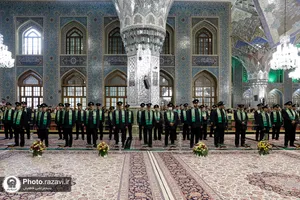 آیین تعویض پرچم گنبد منور رضوی در روز میلاد امام رضا(علیه&zwnj;السلام)