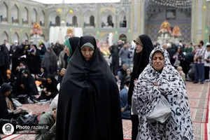 بهت و اندوه زائران حرم مطهر رضوی در لحظه اعلام خبر شهادت رئیس&zwnj;جمهور