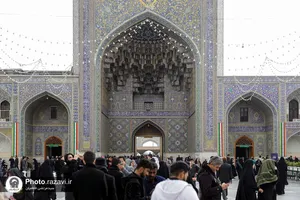 نصب پرچم جمهوری اسلامی ایران در حرم مطهر رضوی