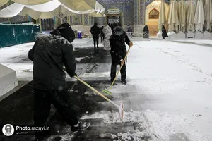 آماده&zwnj;باش خادمان حرم مطهر رضوی همزمان با برودت هوا در مشهد