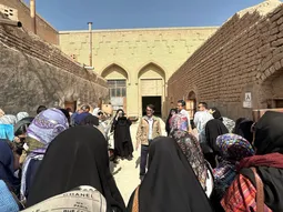 بازدید جمعی از هنرمندان و معماران از شرکت آرایه‌های معماری رضوی