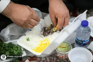 سفره اکرام ماه مبارک رمضان در حرم مطهر رضوی