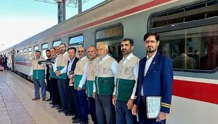 بدرقه زائران حرم رضوی در ایستگاه راه‌آهن همدان