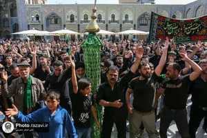 عزاداری روز عاشورای حسینی در حرم مطهر رضوی
