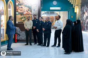 بازدید خادمیاران یگان صیانت حرم مطهر رضوی از شمیم رضوان و نمایشگاه رواق خدمت