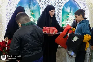 اهدا بسته&zwnj;های متبرک به دانش&zwnj;آموزان حاشیه شهر
