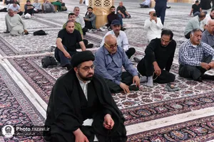 رونمایی از کتاب &laquo;عالم آل محمد، الامام علي بن موسی&zwnj;الرضا (ع)&raquo; در حرم مطهر رضوی