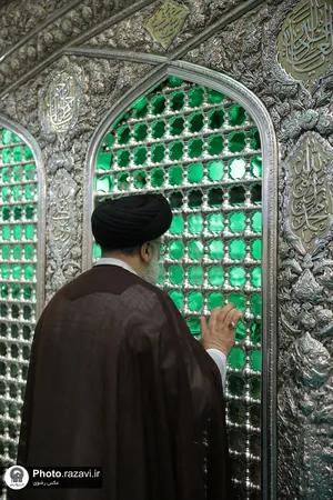 تصاویری از آیت الله شهید سید ابراهیم رئیسی در مراسم غبارروبی حرم مطهر رضوی