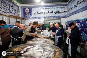 توزیع نذری در روز شهادت امام کاظم علیه&zwnj;السلام