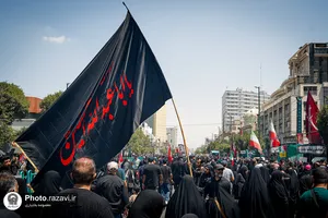 پیاده&zwnj;روی جاماندگان اربعین در مشهد -۱