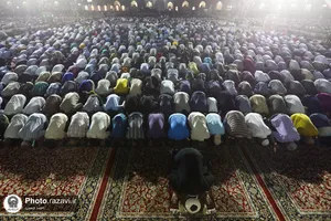 اقامه نماز آیات هم زمان با وقوع پدیده ماه گرفتگی در حرم مطهر رضوی