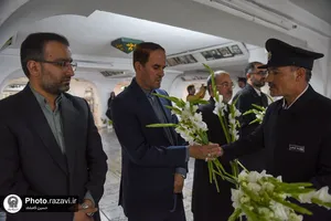 غباروبی مزار شهدای حرم مطهر رضوی